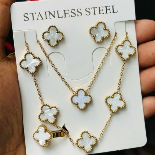 One Clove Jewellery Set
