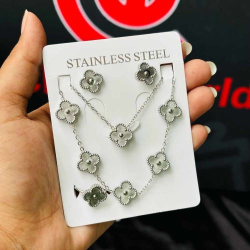 One Clove Jewellery Set