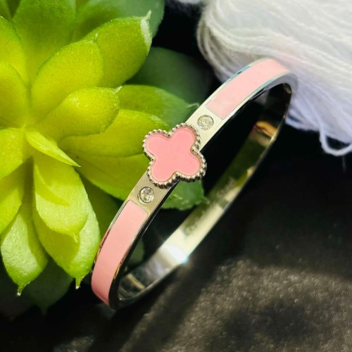 Titanium Clove Braclate