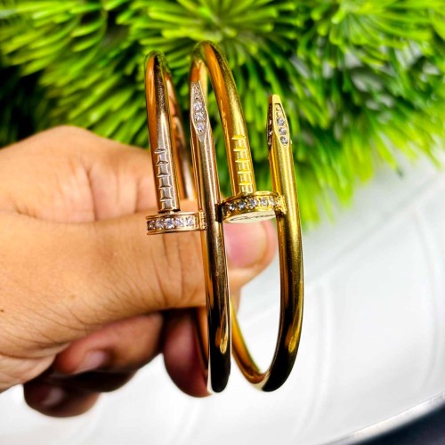 Nail Half Stone Braclate