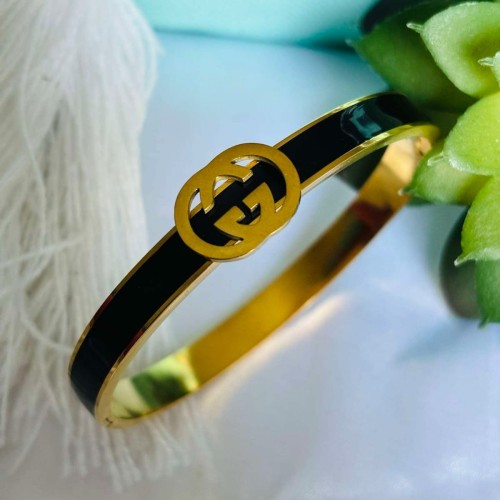 Black Gucci 18k Gold platted Braclate