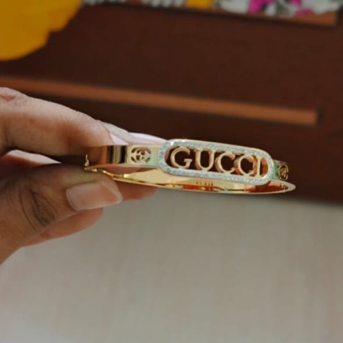 Gucci Gold Platted Braclate