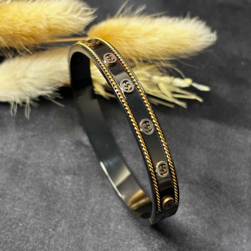 Chanel Gold Platted Oval Braclate