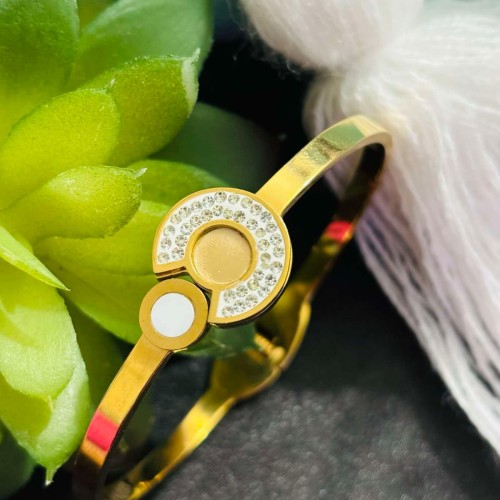 White Circle Titanium Braclate