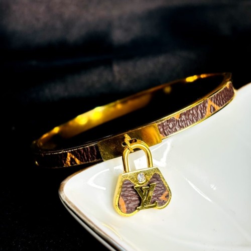 LV Brown Gold Platted Braclate