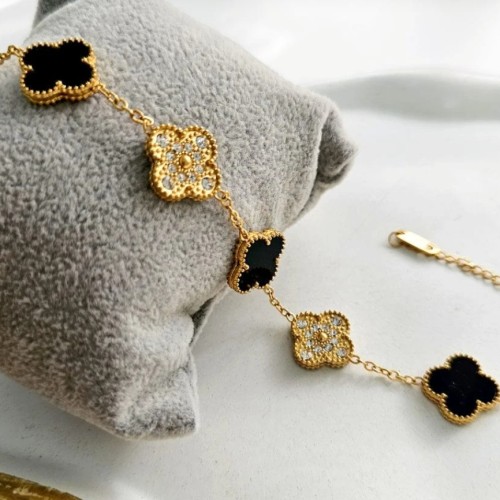 Clove Chain Bracelate