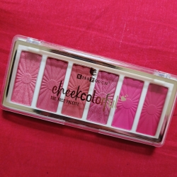 KissTouch Colorful Blush Palette