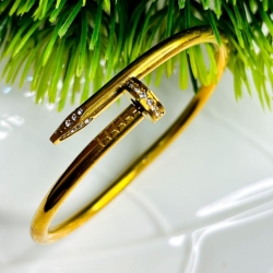 Nail Half Stone Braclate